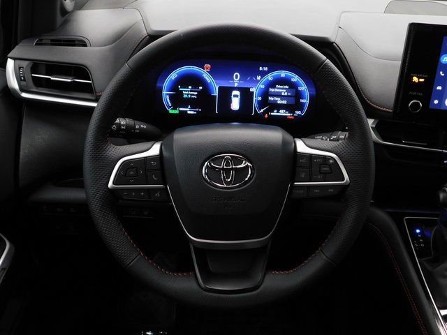 Used 2025 Toyota Sienna XSE image 39