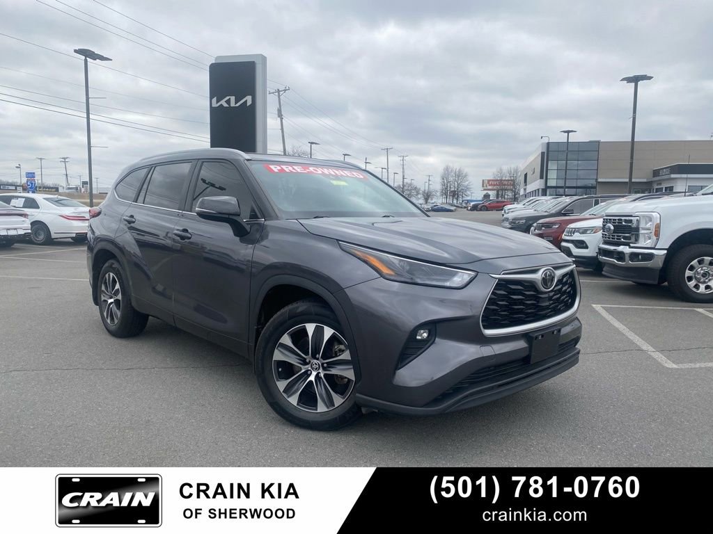 Used 2023 Toyota Highlander XLE image 1