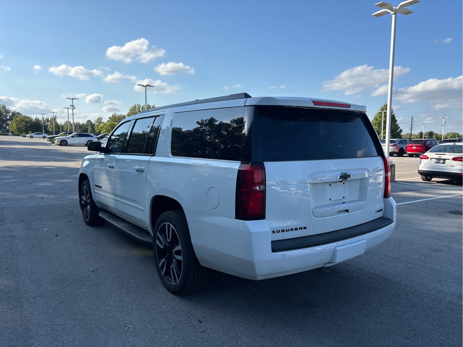 Used 2018 Chevrolet Suburban Premier AWD/4WD image 3