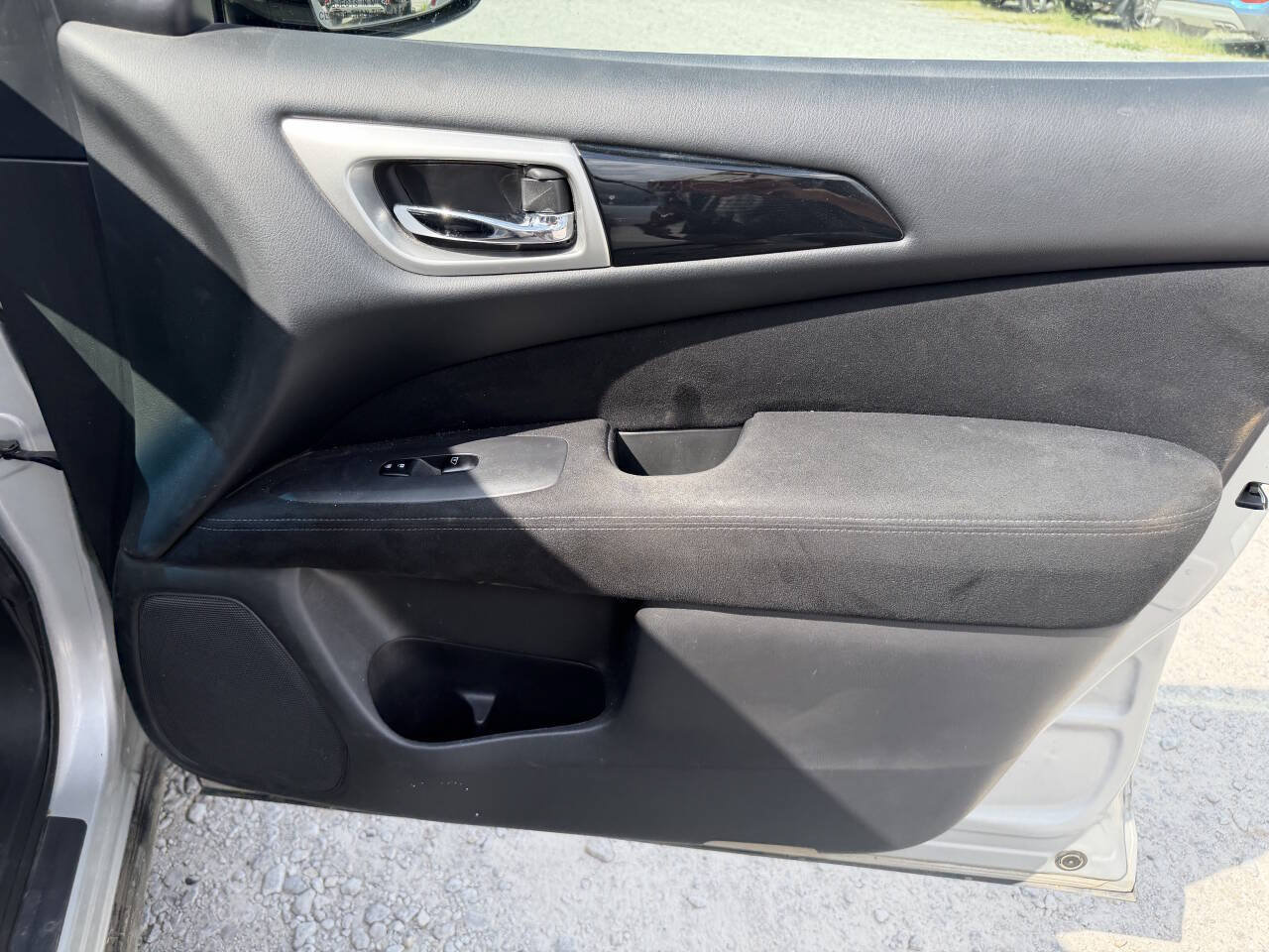 Used 2016 Nissan Pathfinder SV AWD/4WD image 20