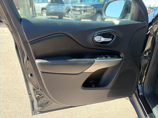 Used 2020 Jeep Cherokee Latitude Plus w/ Cold Weather Group FWD image 23