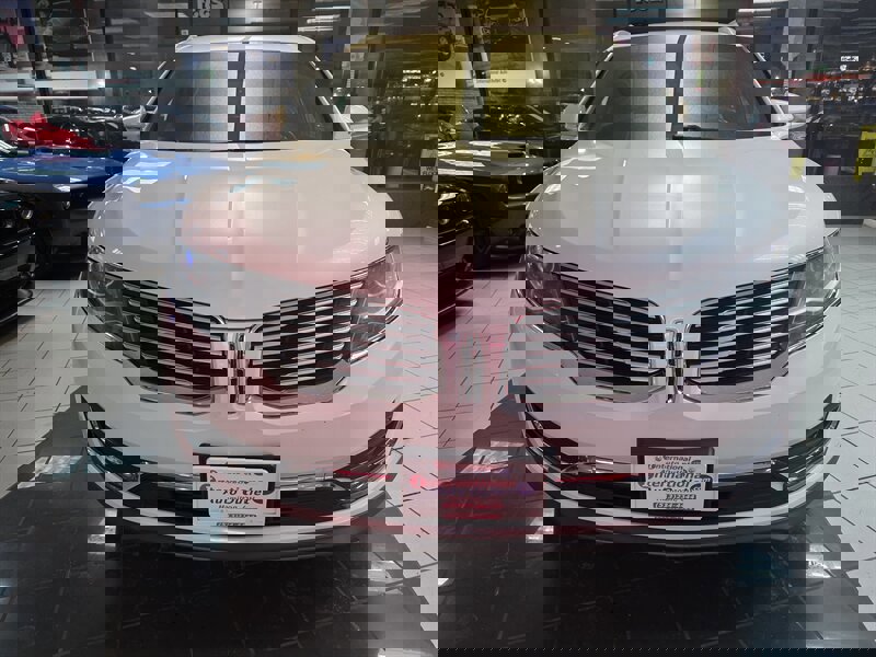 Used 2018 Lincoln MKX Select w/ Select Plus Package AWD/4WD image 3