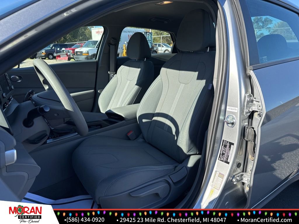 Used 2021 Hyundai Elantra SE image 11