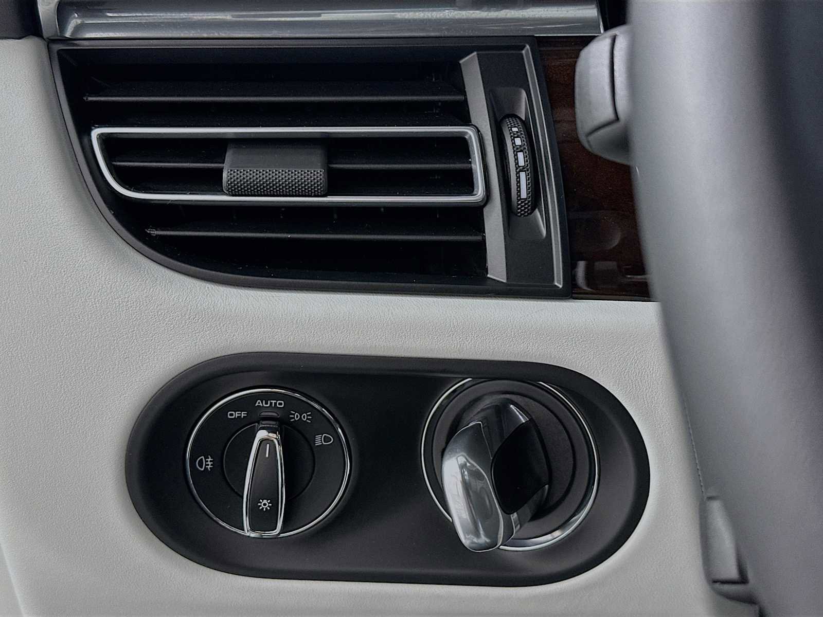 Certified 2025 Porsche Macan S image 14