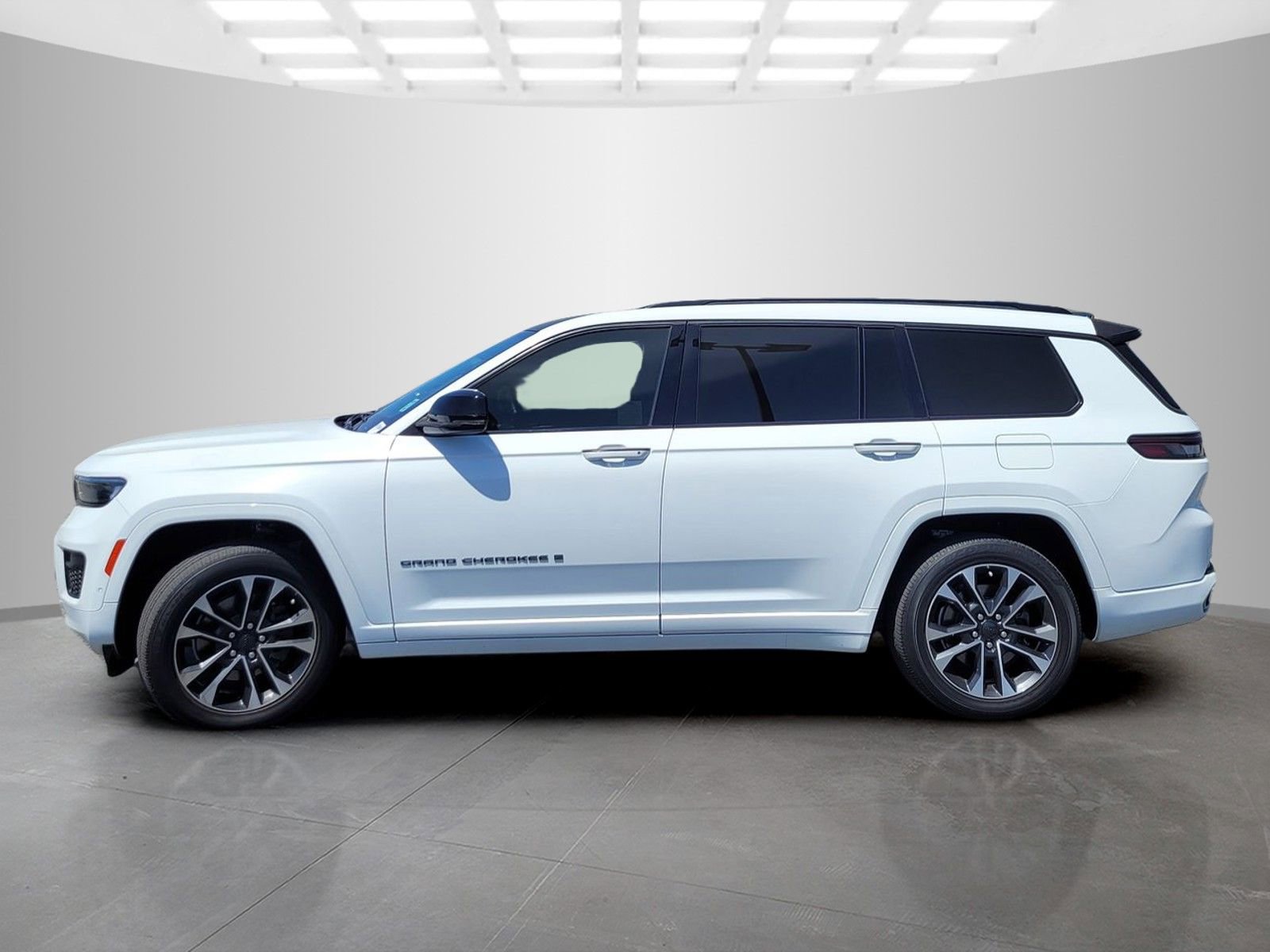 Used 2022 Jeep Grand Cherokee L Overland w/ Luxury Tech Group IV AWD/4WD image 7