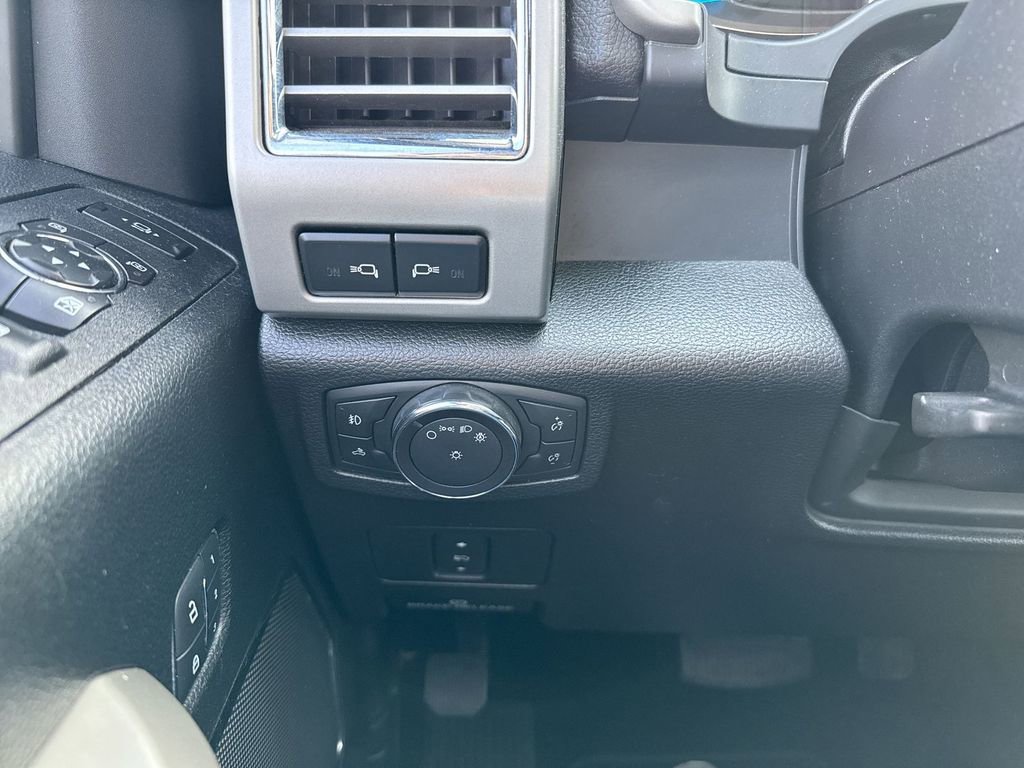 Used 2017 Ford F350 Lariat w/ Tow Technology Bundle image 22