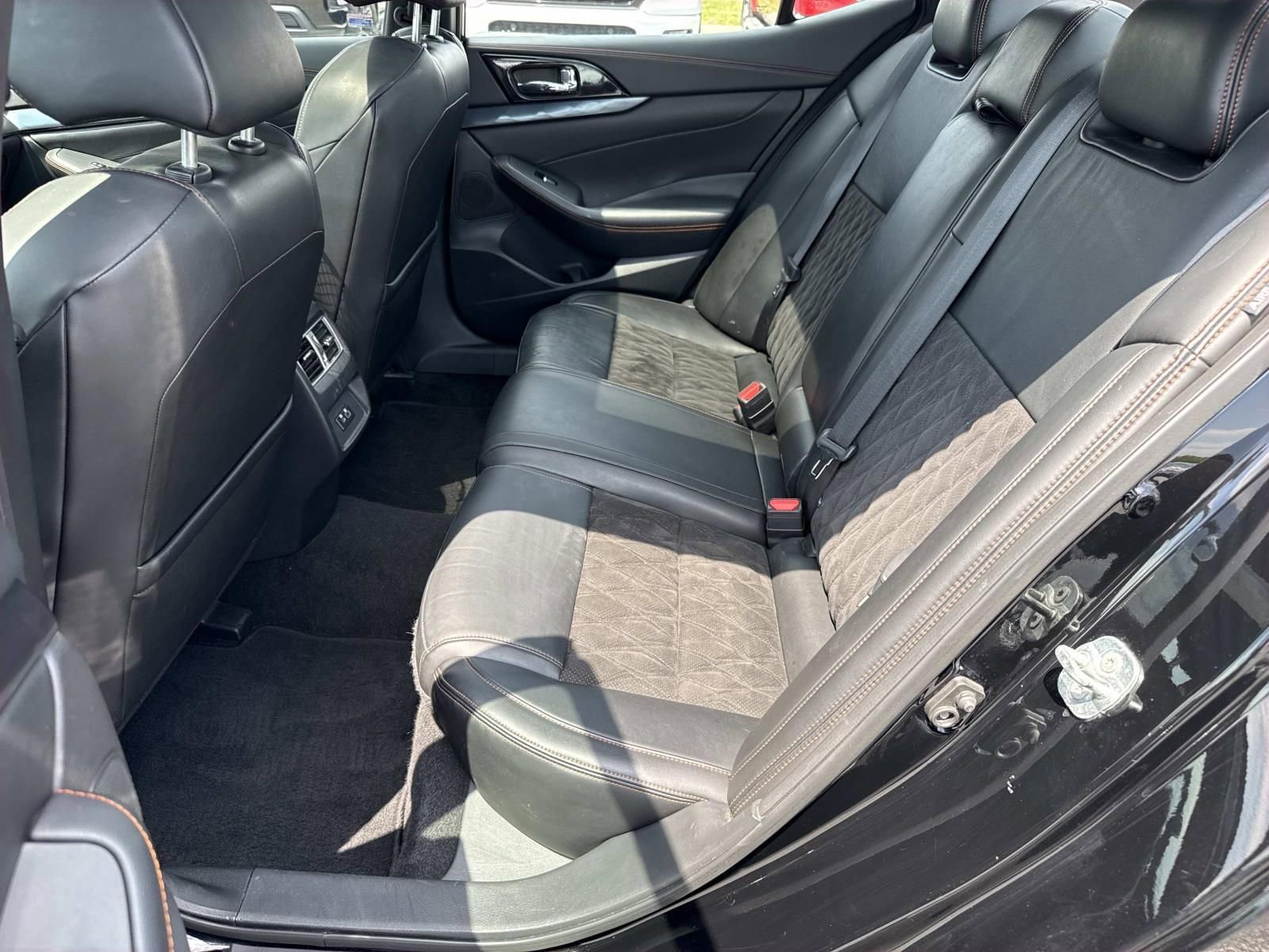 Used 2022 Nissan Maxima SR w/ Sport Mat Group FWD image 28