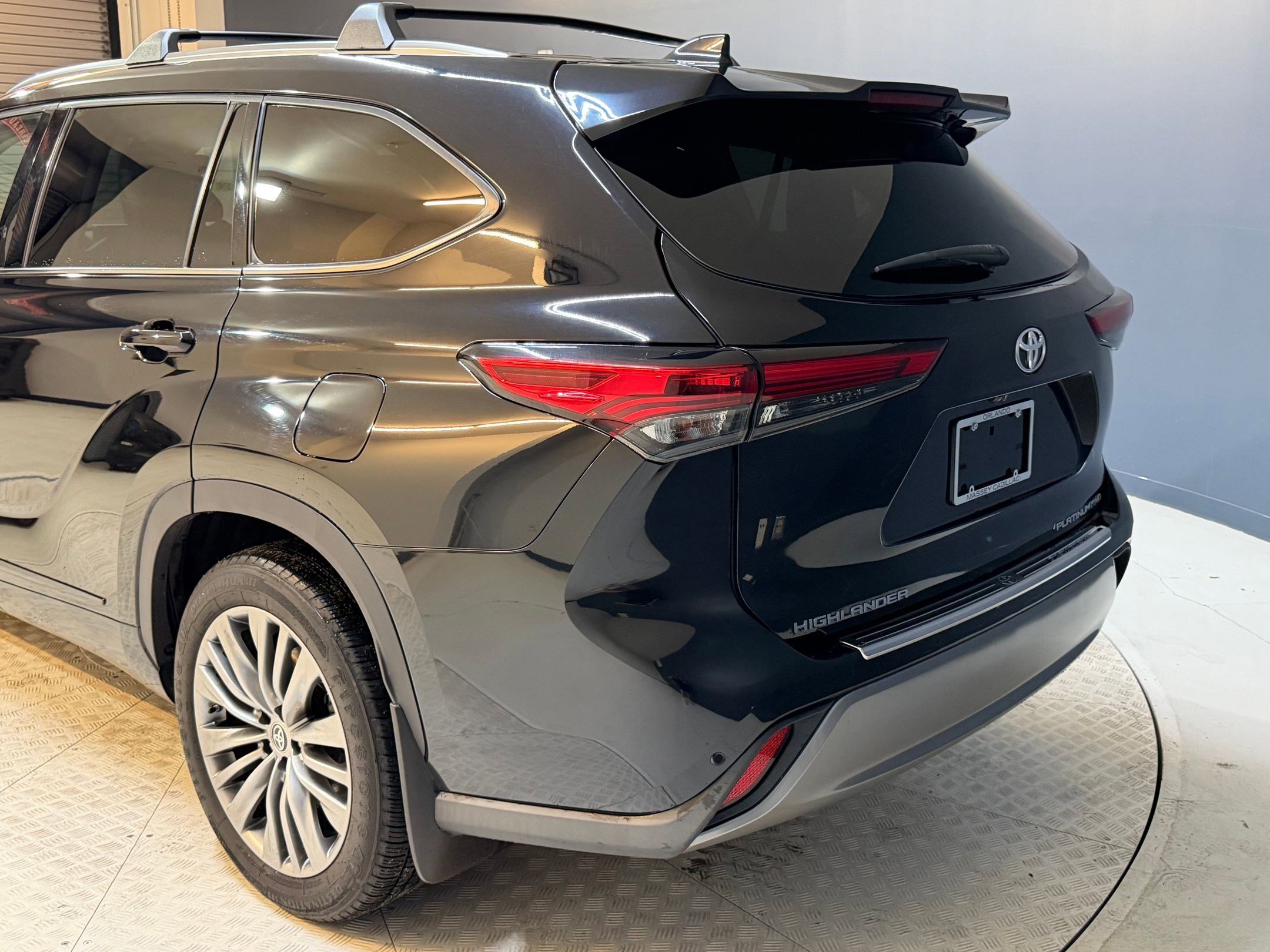 Used 2021 Toyota Highlander Platinum image 23