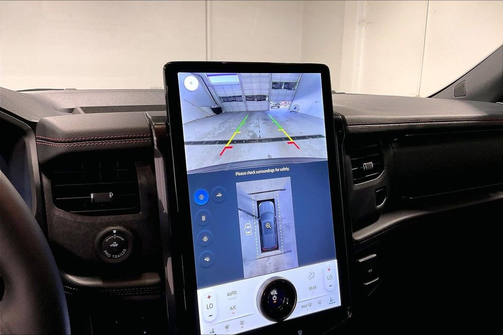 Used 2024 Ford Expedition Limited image 30