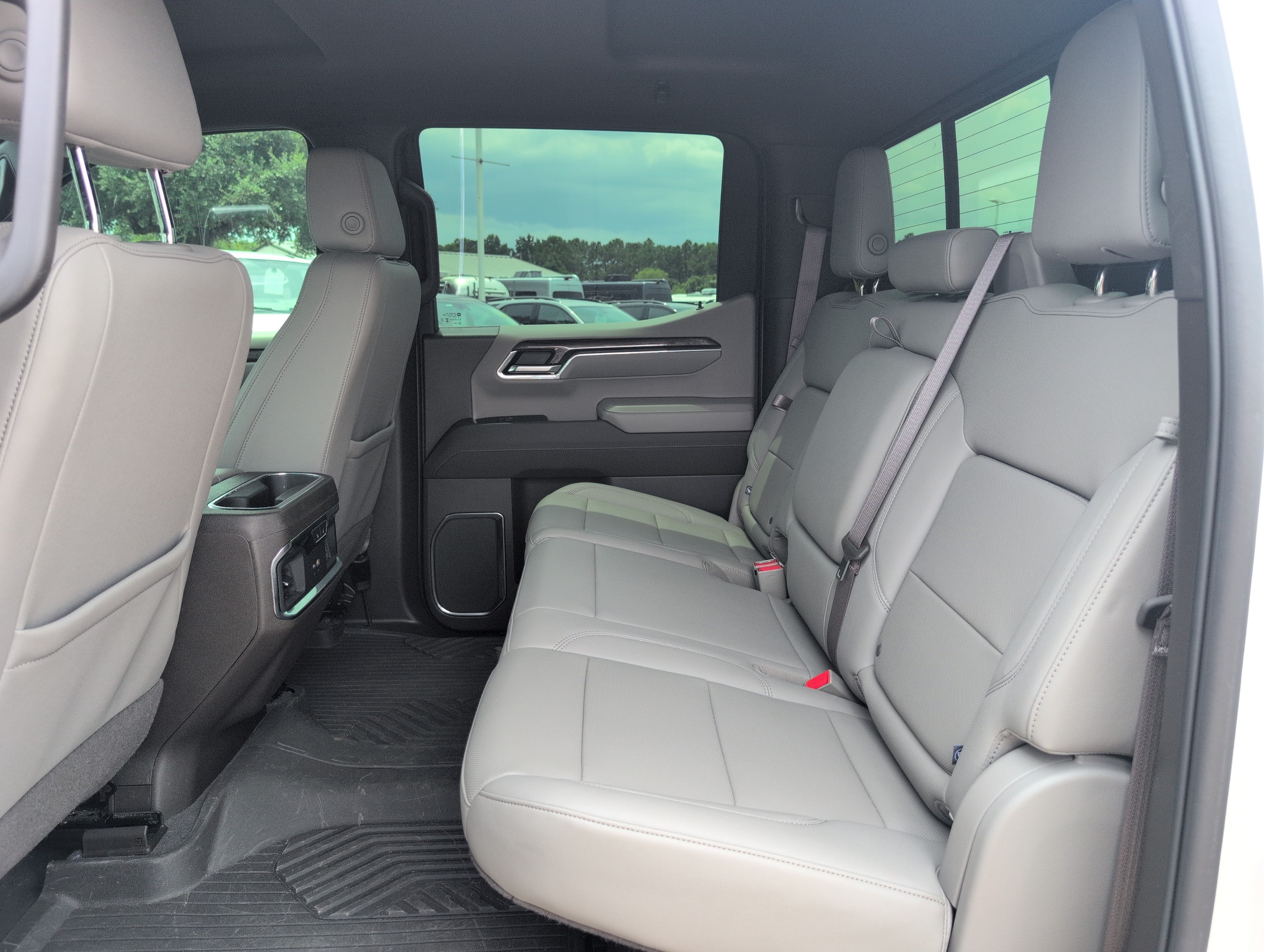 Used 2024 Chevrolet Silverado 1500 LTZ w/ Technology Package AWD/4WD image 32
