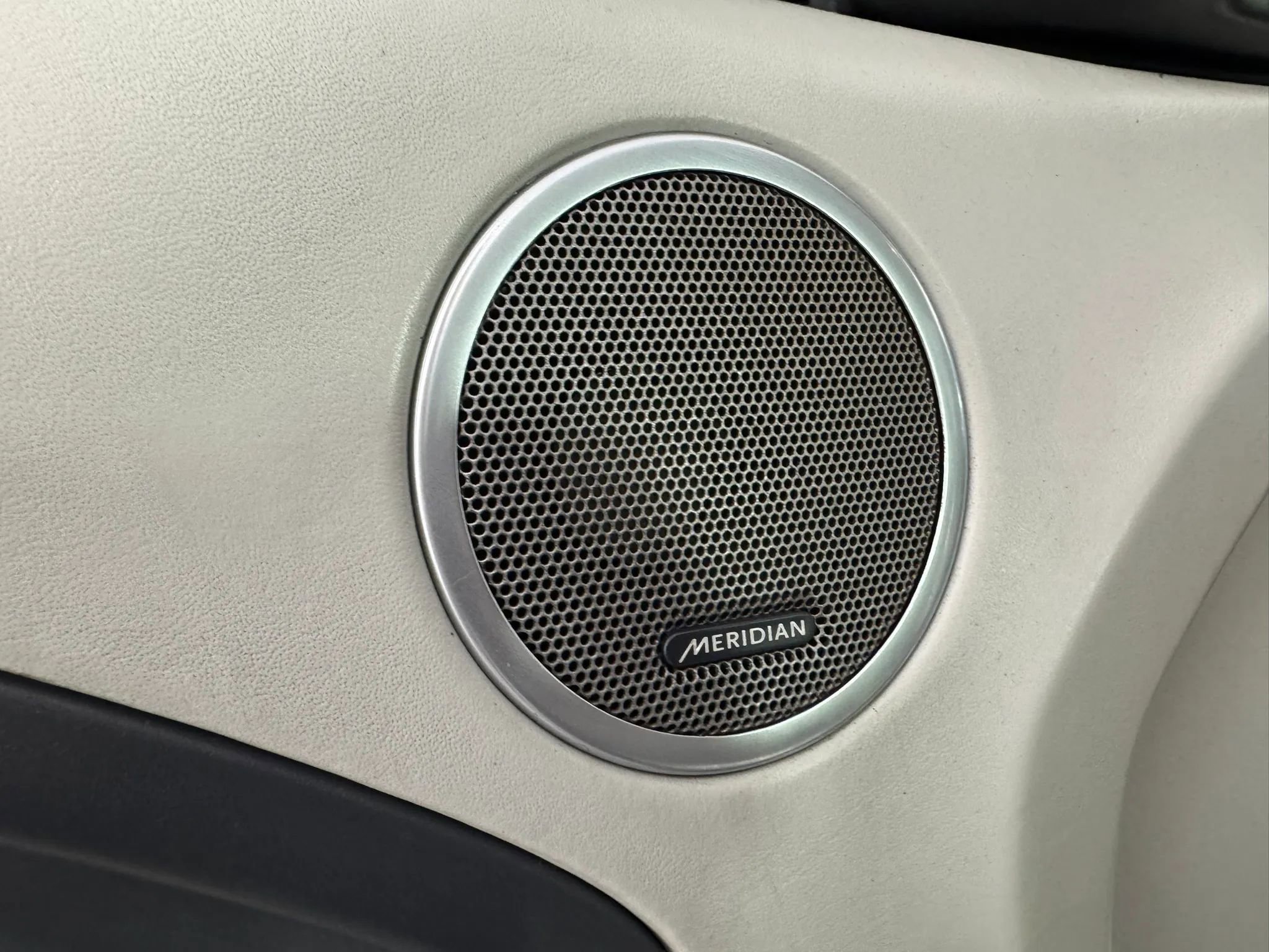 Used 2013 Land Rover Range Rover Evoque Prestige image 43