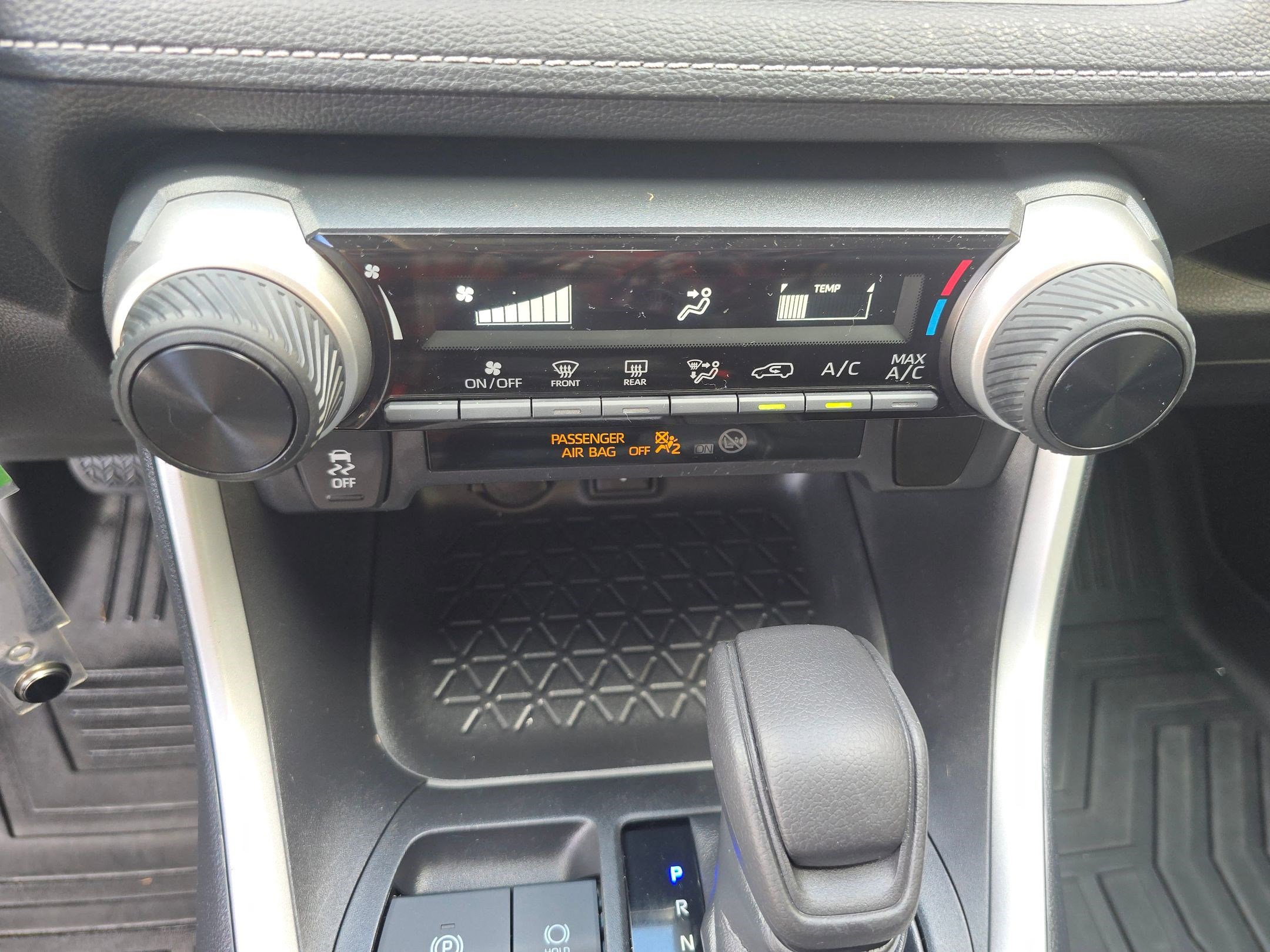 Used 2021 Toyota RAV4 LE image 17