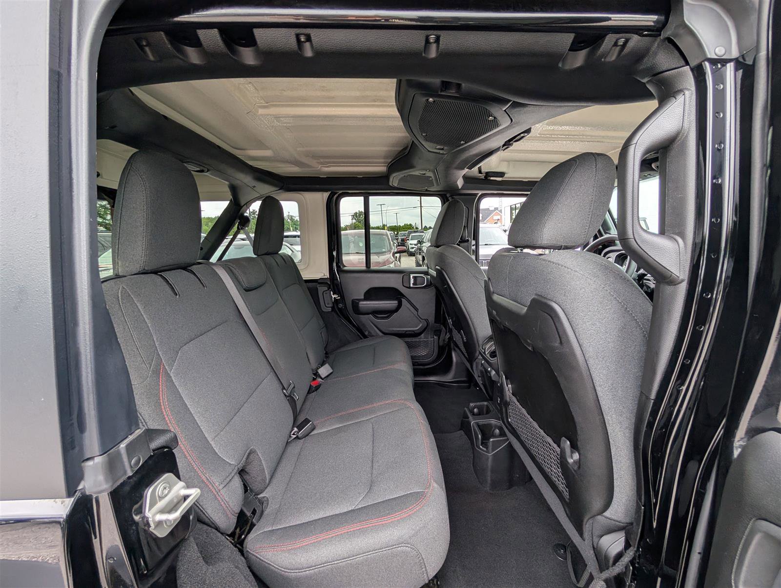 Used 2024 Jeep Wrangler Rubicon image 12