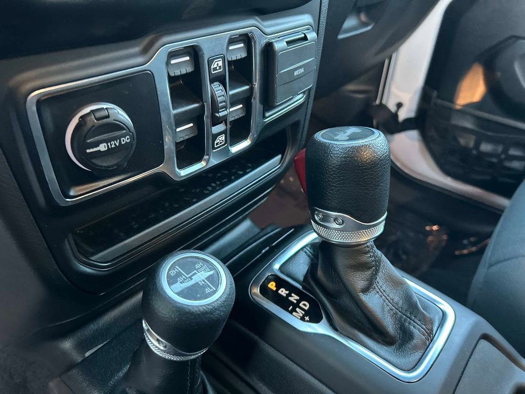 Used 2023 Jeep Wrangler Unlimited w/ Dual Top Group image 28