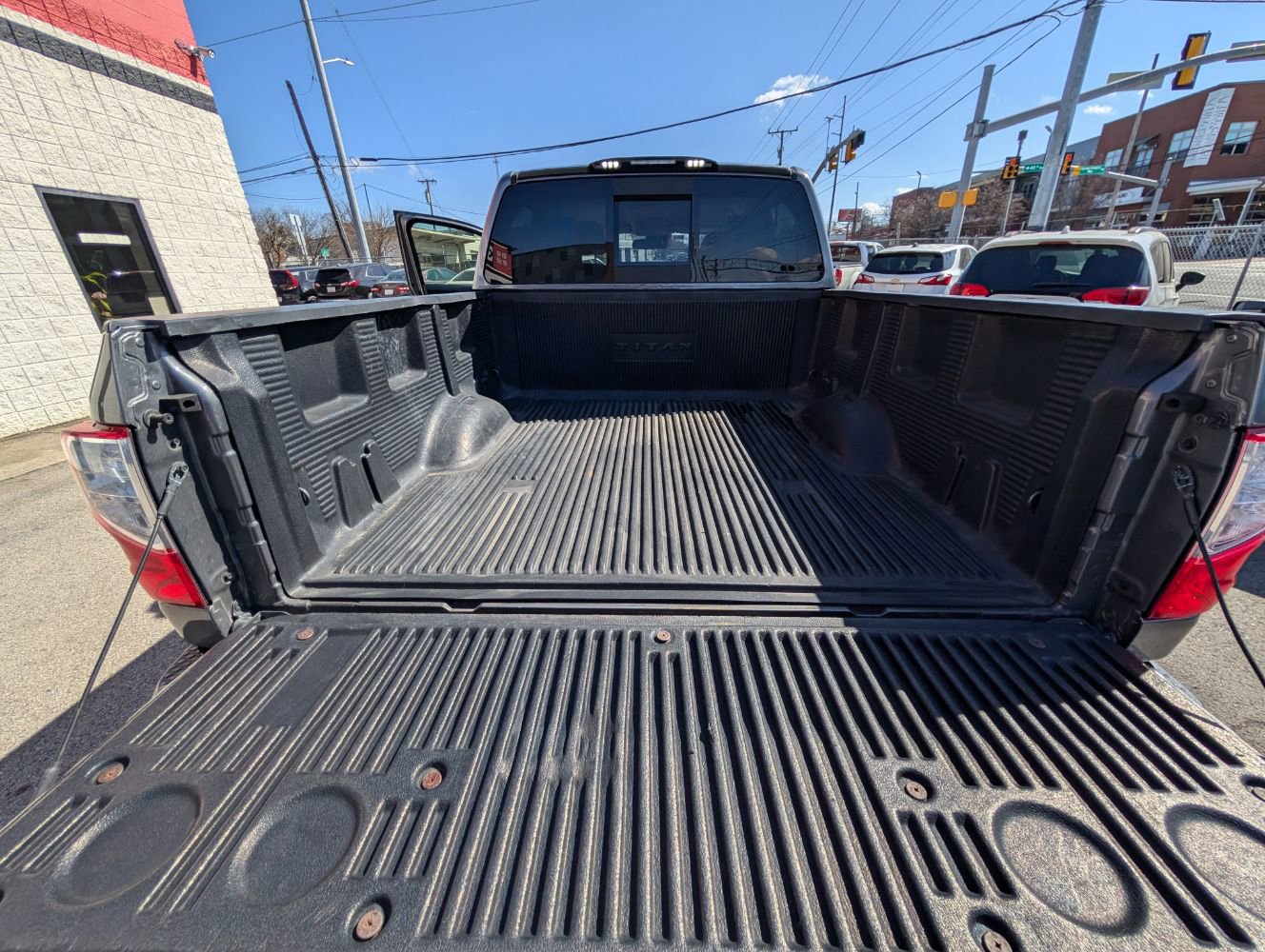 Used 2020 Nissan Titan SV w/ SV Convenience Package image 19