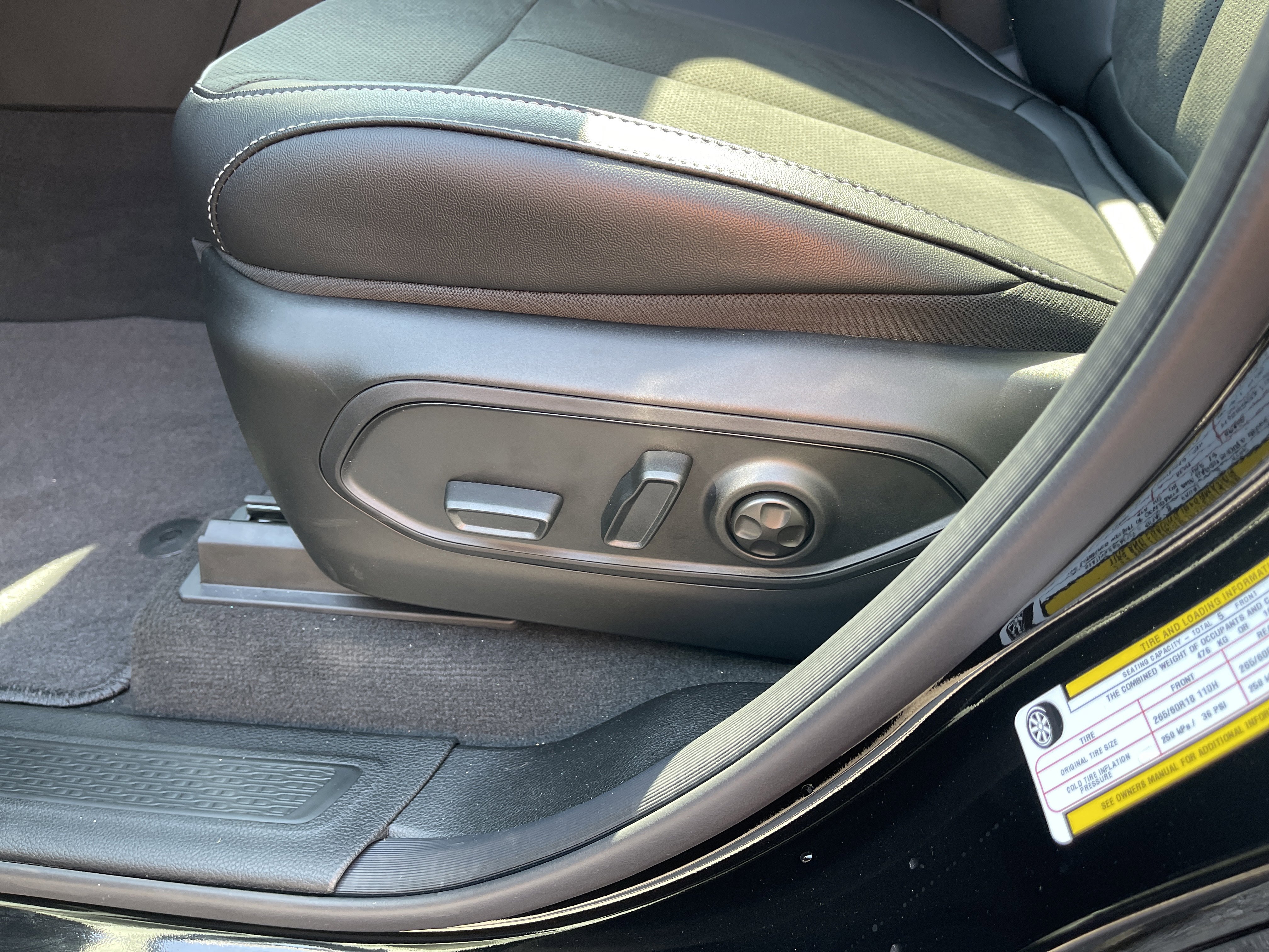 New 2025 Jeep Grand Cherokee Altitude image 11