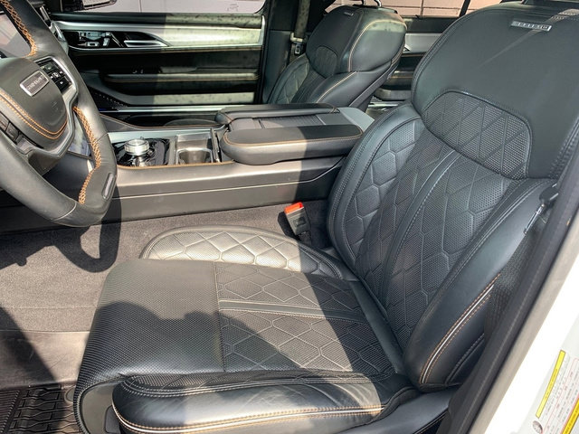 Used 2023 Jeep Grand Wagoneer Series III AWD/4WD image 18