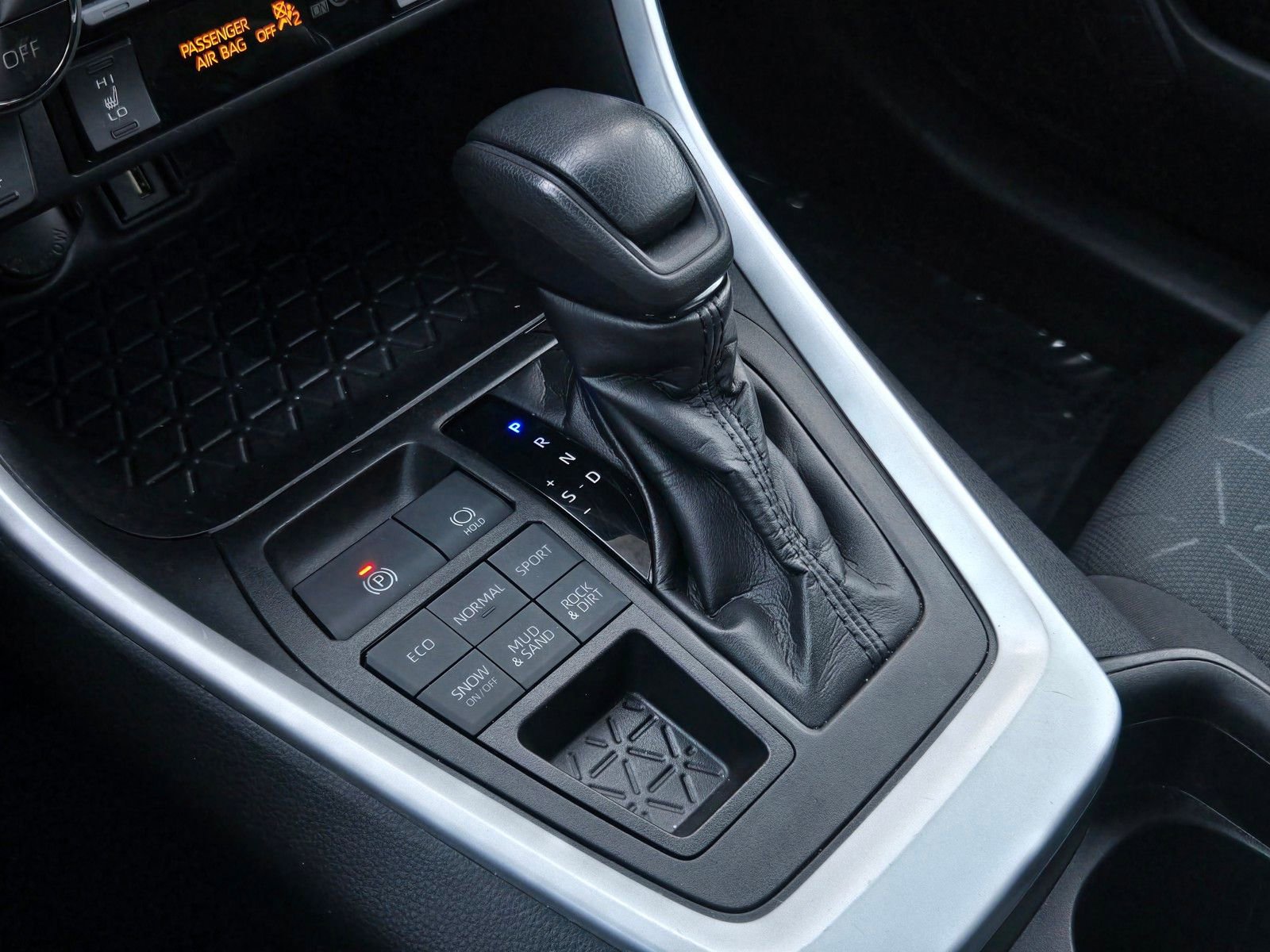 Used 2021 Toyota RAV4 XLE w/ XLE Grade Weather Package image 16