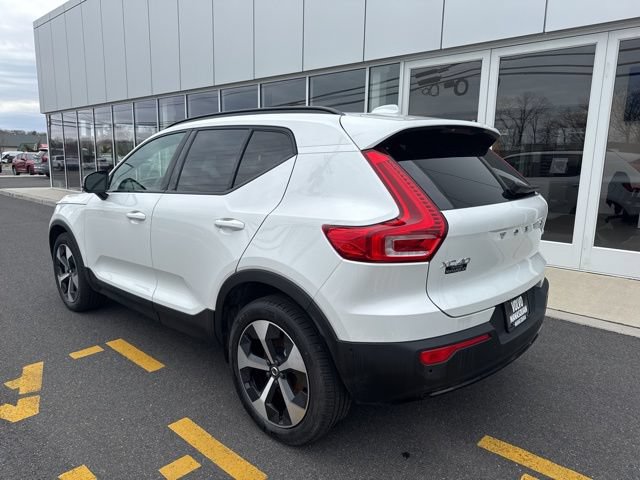 Certified 2025 Volvo XC40 B5 Plus AWD/4WD image 3