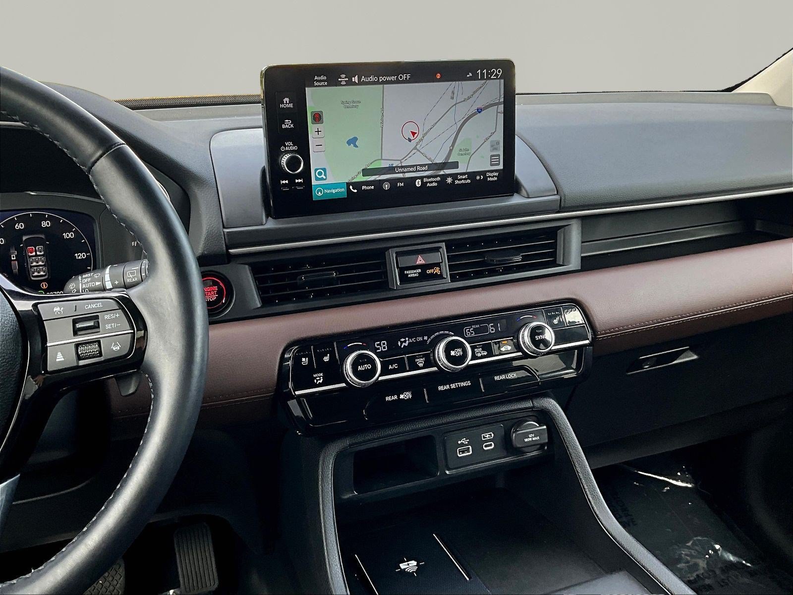 Used 2025 Honda Pilot Elite image 9