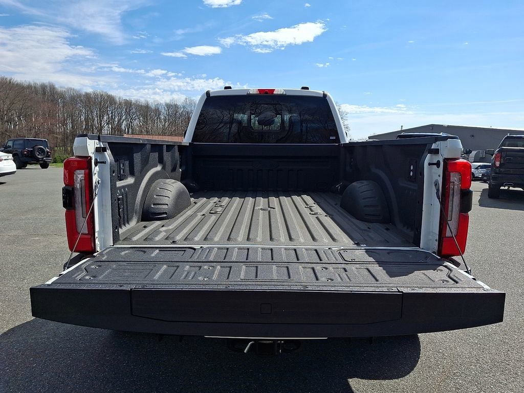 Used 2025 Ford F450 Platinum w/ FX4 Off-Road Package image 31