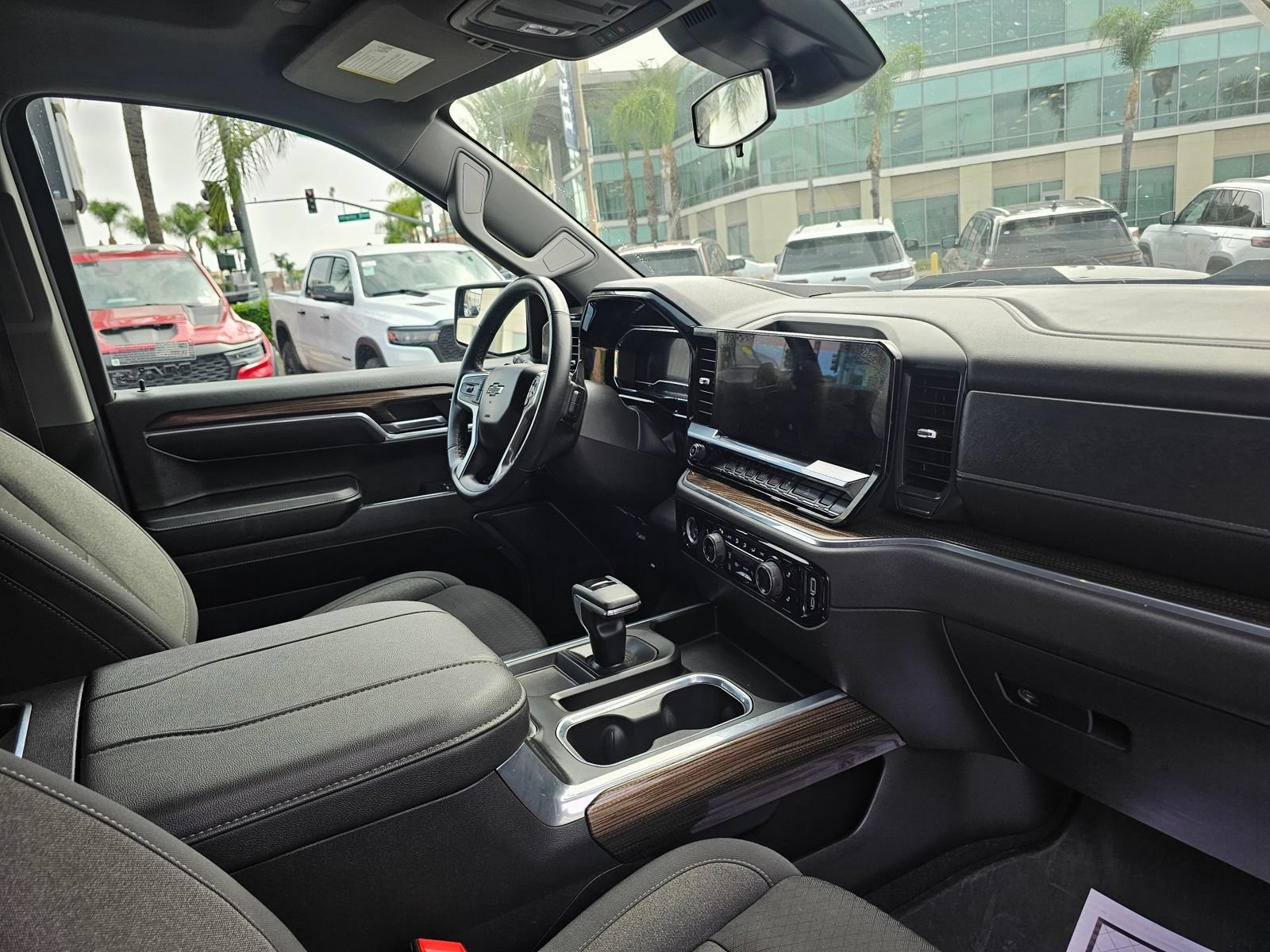 Used 2024 Chevrolet Silverado 1500 LT Trail Boss w/ LPO, Dark Essentials Package AWD/4WD image 28