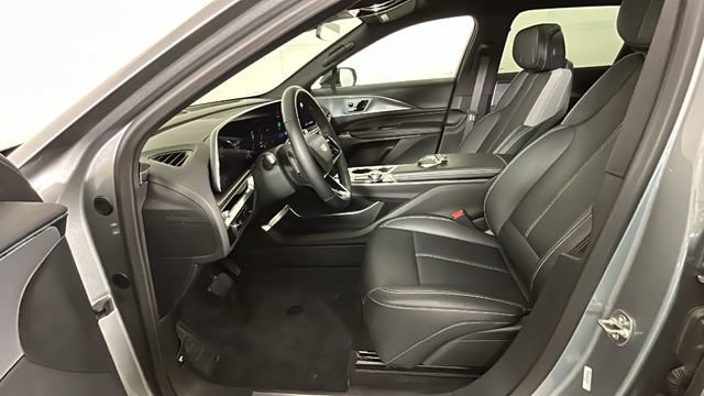 Used 2024 Cadillac Lyriq Tech RWD image 11