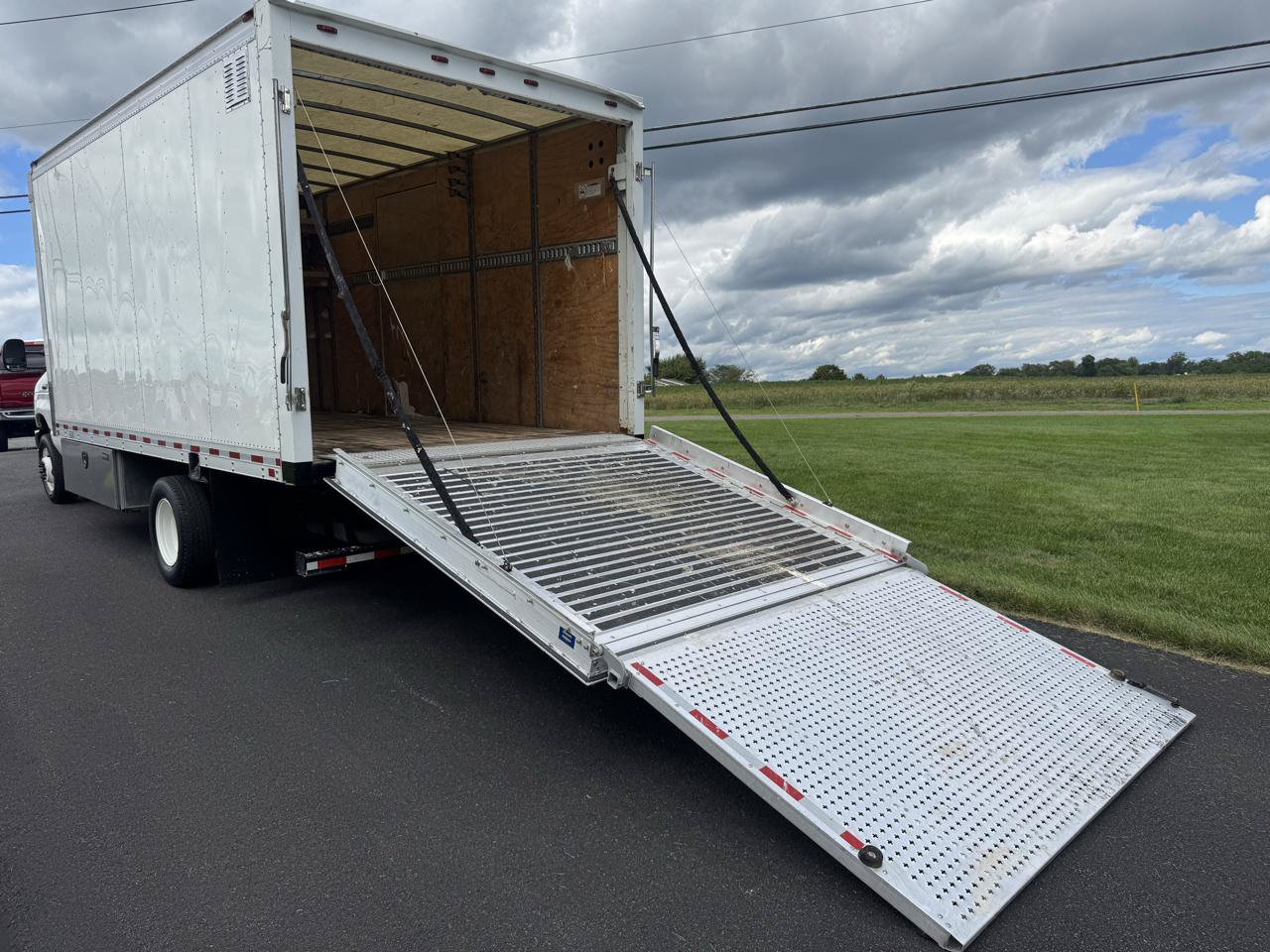 Used 2019 Ford E-450 and Econoline 450 Super Duty w/ Power Windows & Locks Group RWD image 8