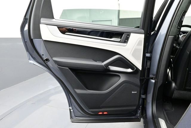 New 2026 Porsche Cayenne GTS AWD/4WD image 13