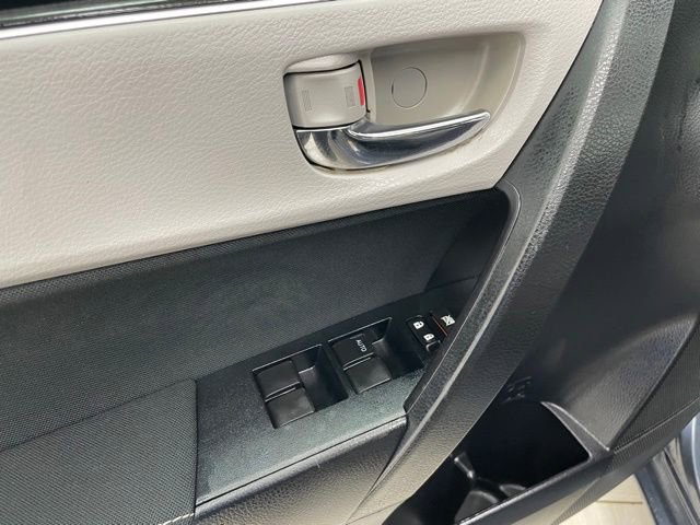 Used 2017 Toyota Corolla LE w/ Carpet Mat Package (TMS) FWD image 11