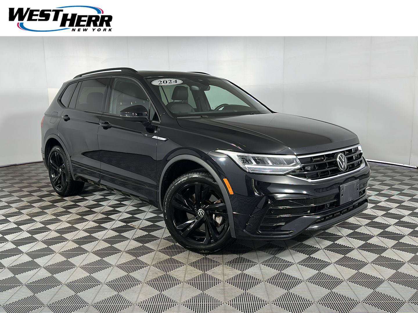 Used 2024 Volkswagen Tiguan SE R-Line AWD/4WD image 1