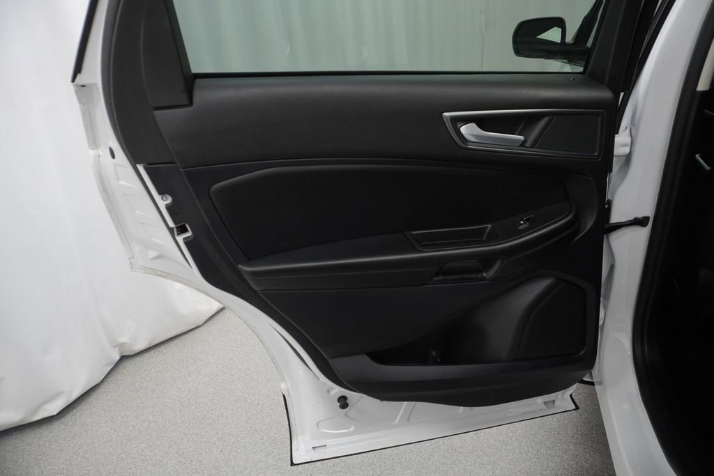 Used 2020 Ford Edge SE image 42