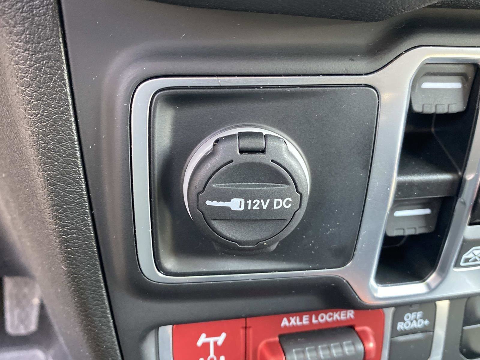 Used 2025 Jeep Wrangler Willys AWD/4WD image 32