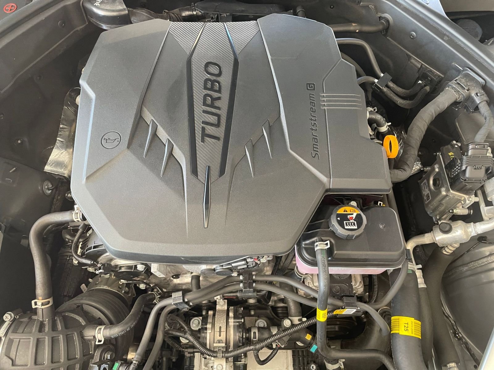 Used 2025 Genesis G70 2.5T image 33