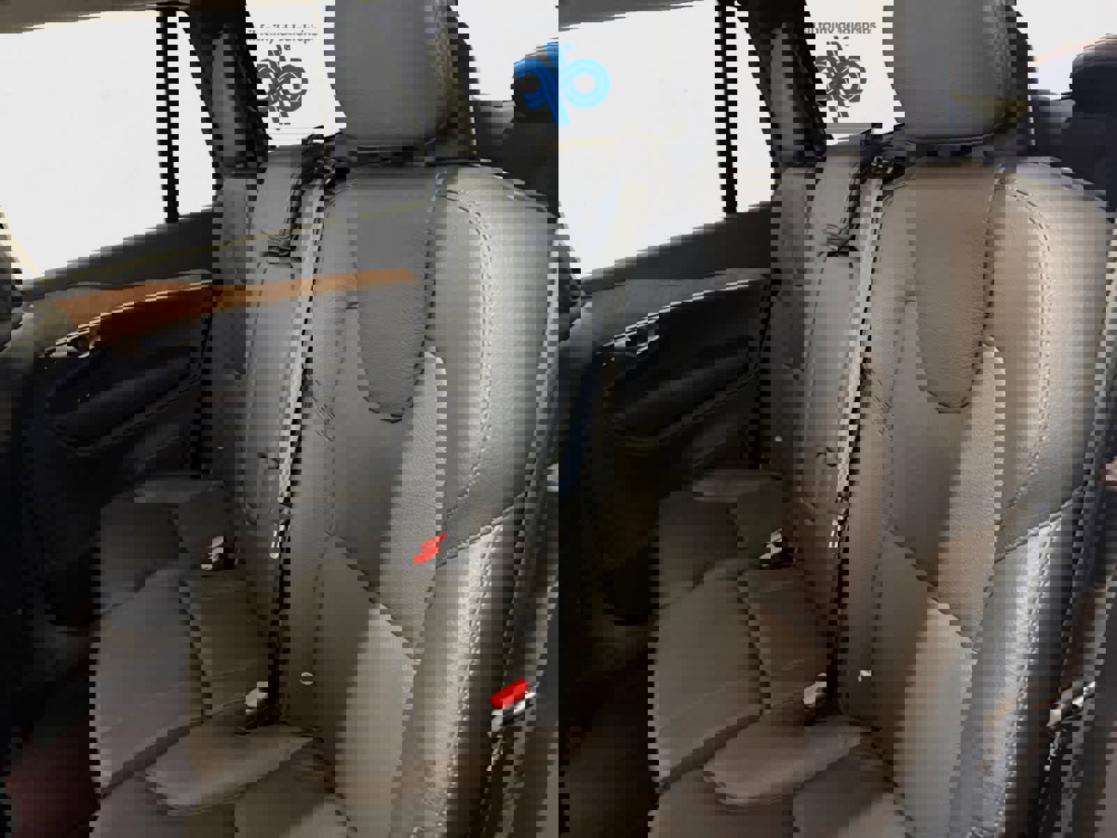 Used 2025 Volvo XC90 B6 Plus image 13