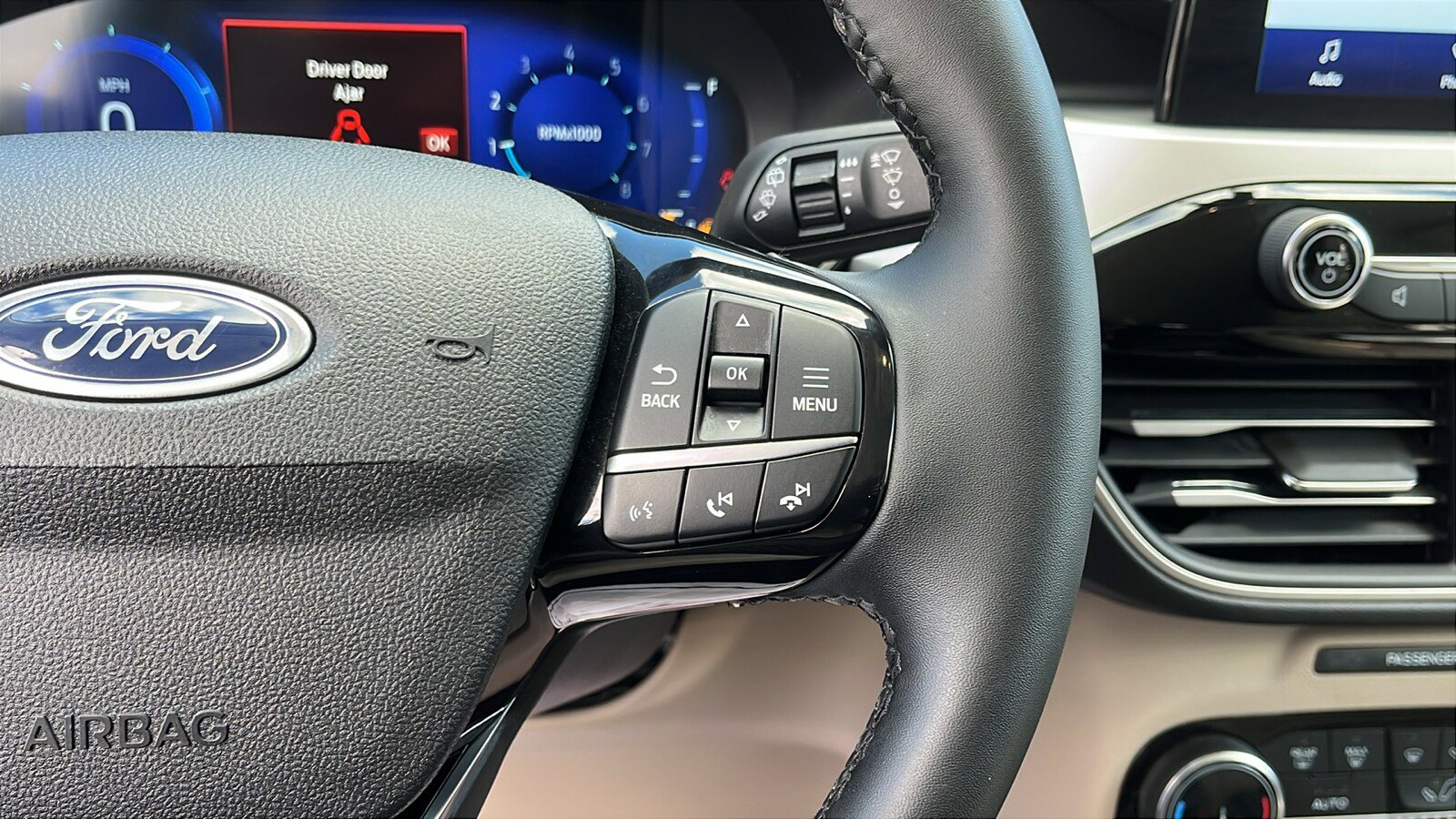 Used 2022 Ford Escape SEL w/ Technology Package AWD/4WD image 15