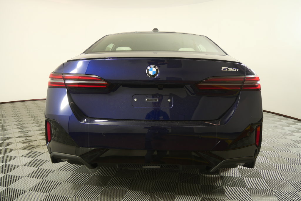 Used 2026 BMW 530i w/ Executive Package RWD image 4