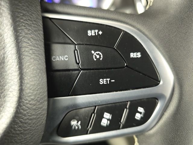 Used 2024 Chrysler Pacifica Touring-L image 15