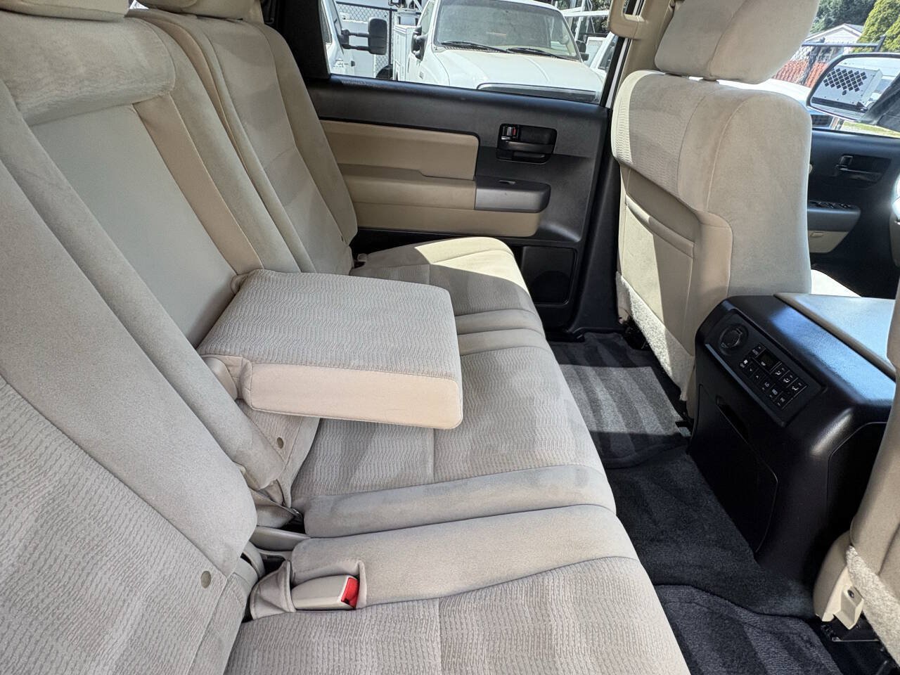 Used 2015 Toyota Sequoia SR5 AWD/4WD image 20
