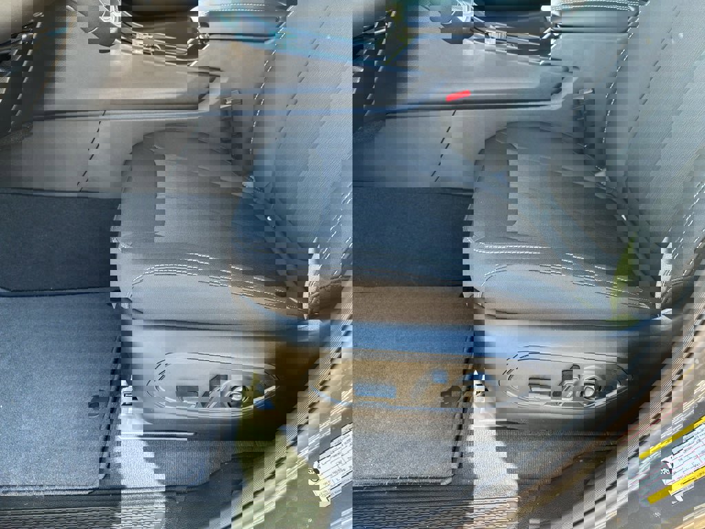 New 2025 Jeep Grand Cherokee Laredo X w/ Luxury Tech Group I image 12