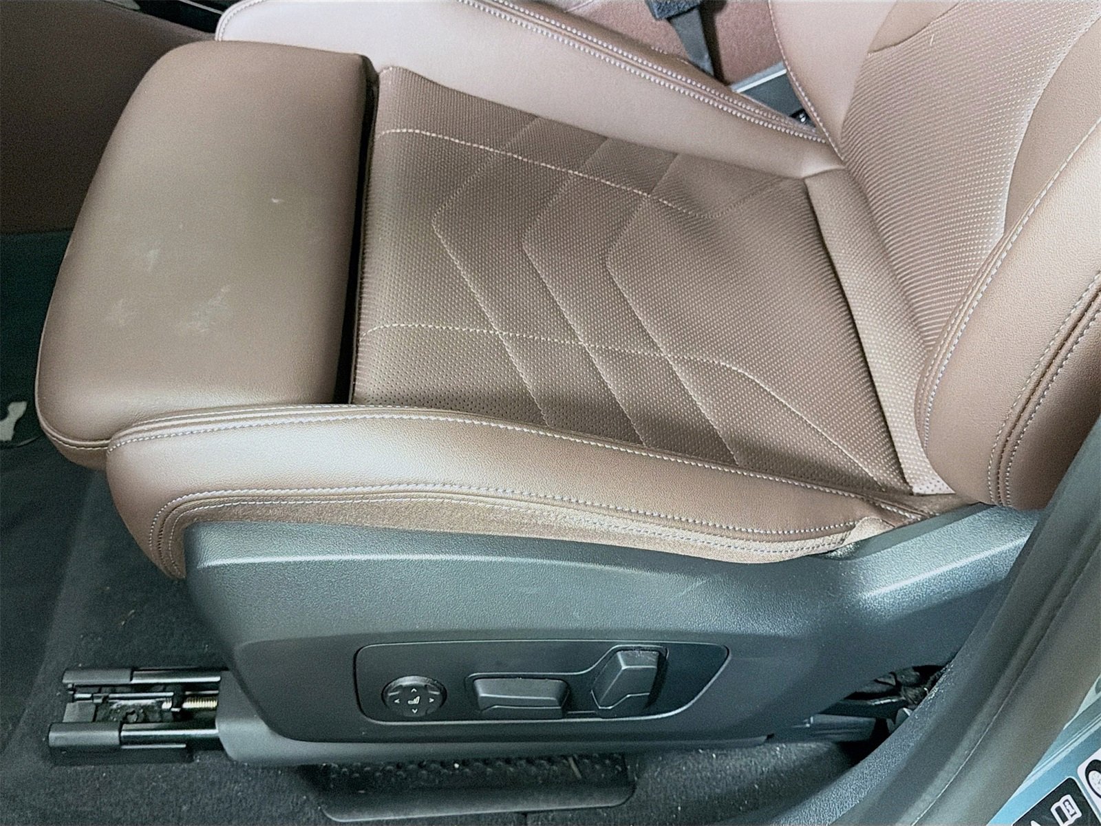 Used 2024 BMW X2 xDrive28i w/ Premium Package image 21