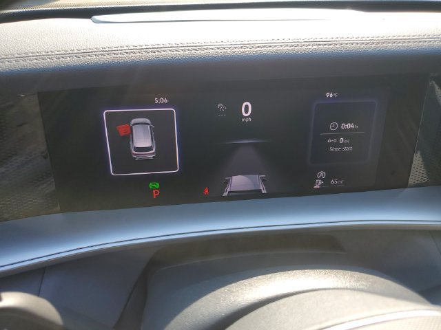 Certified 2025 Volkswagen Tiguan SE R-Line FWD image 32