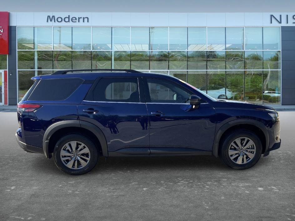 Certified 2025 Nissan Pathfinder SV FWD image 4