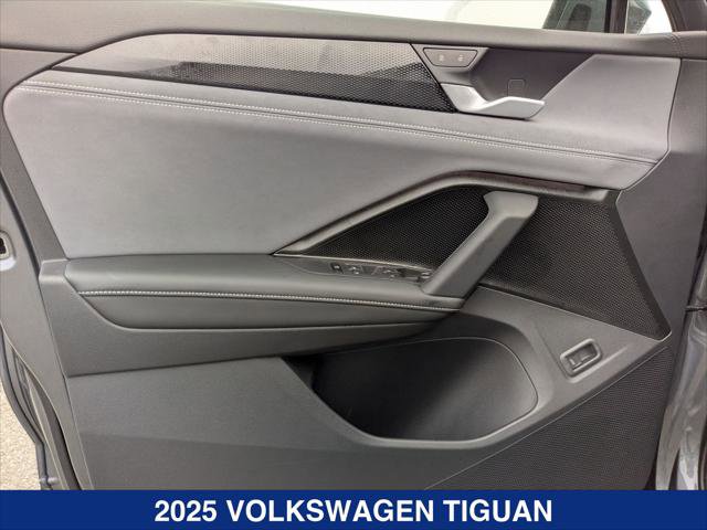 New 2025 Volkswagen Tiguan SE AWD/4WD image 10