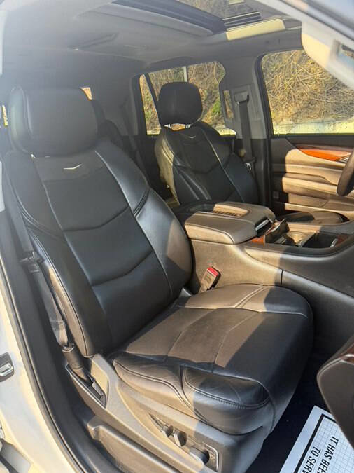 Used 2018 Cadillac Escalade Luxury AWD/4WD image 27