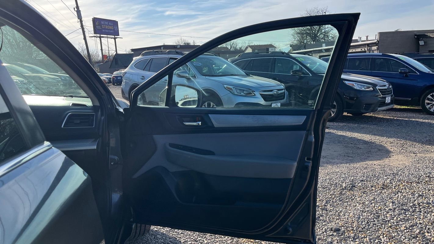 Used 2019 Subaru Outback 2.5i Premium image 11