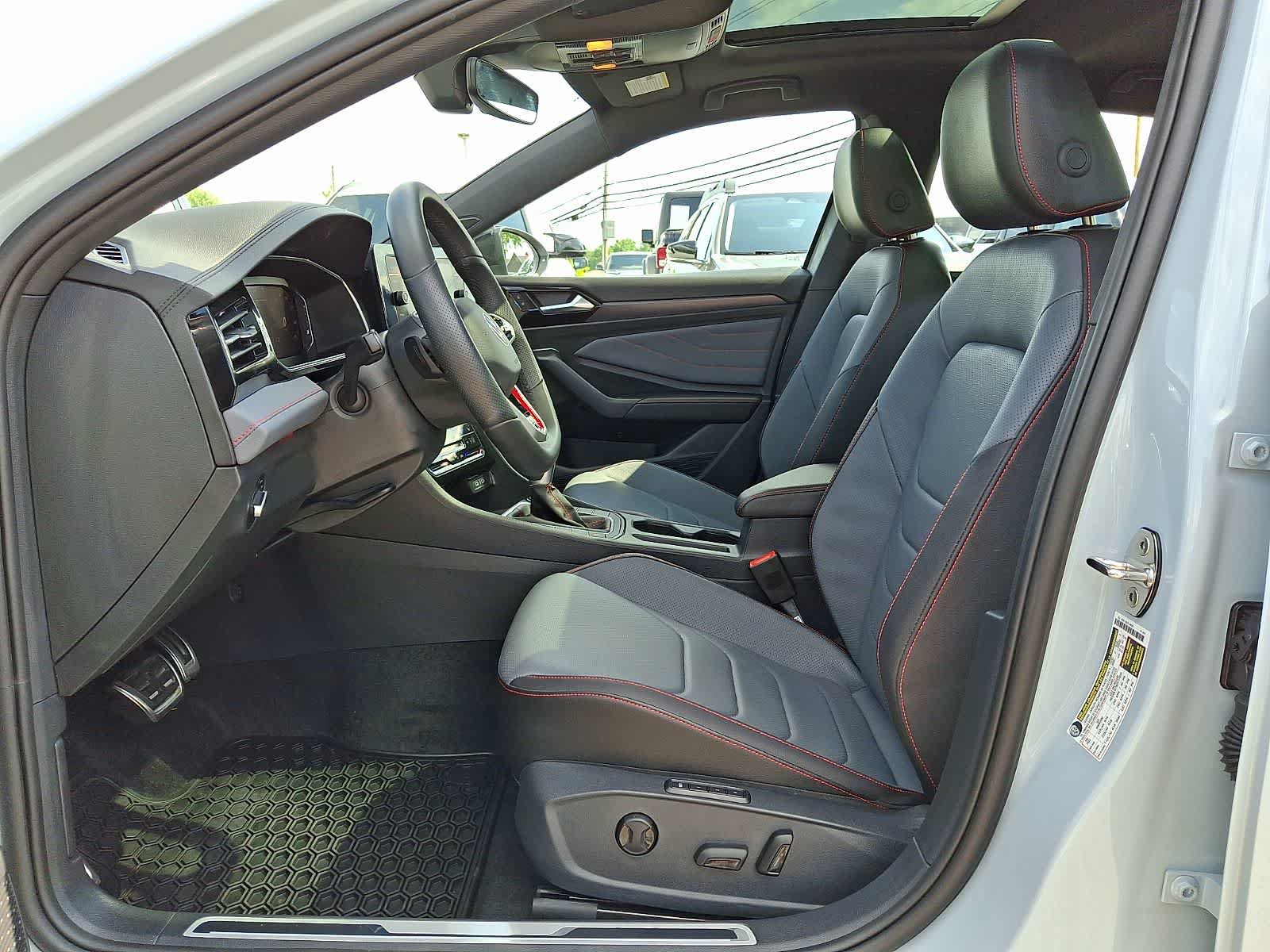 Used 2025 Volkswagen Jetta GLI Autobahn FWD image 14