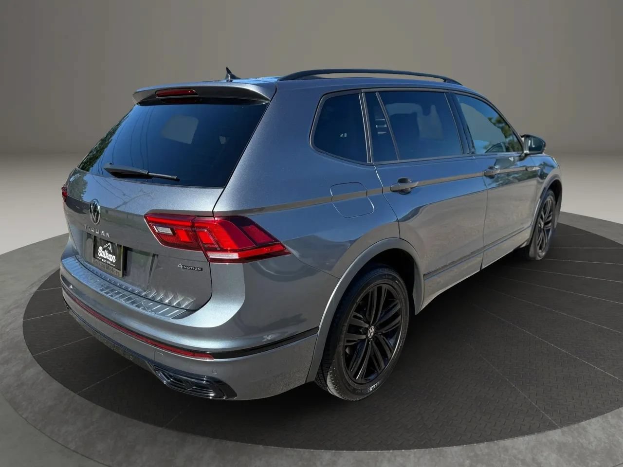 Used 2022 Volkswagen Tiguan SE R-Line AWD/4WD image 5