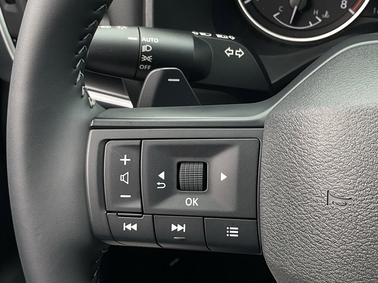 Used 2026 Nissan Rogue SV image 23