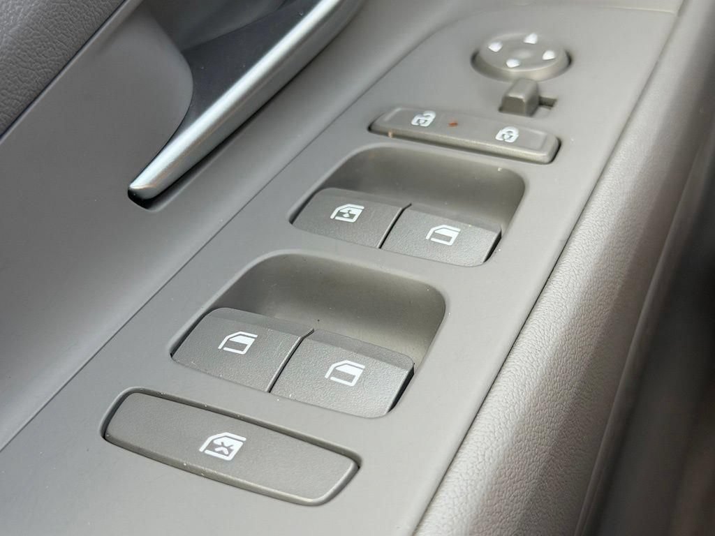 Used 2025 Hyundai Elantra SEL FWD image 19
